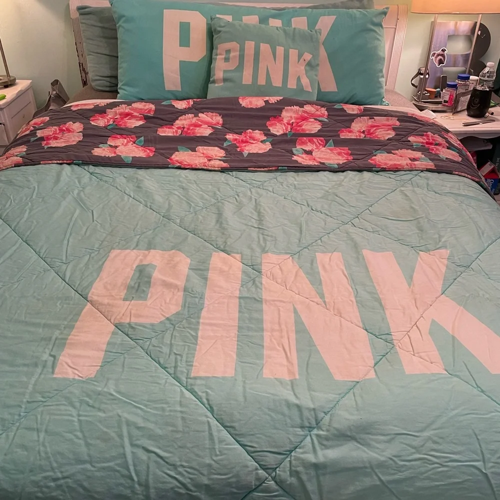 PINK Victoria's Secret | Bedding | Victorias Secret Pink Floral